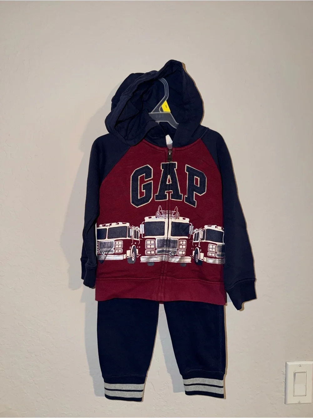 GAP Kids Fire Truck 2 Piece Hoodie Jogger Set Navy Red Size 3 Years NWT